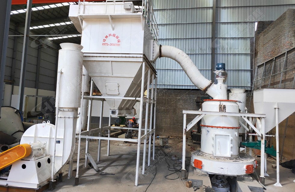 浙江白云石礦加工企業購鴻程HCQ1500改進型磨粉機