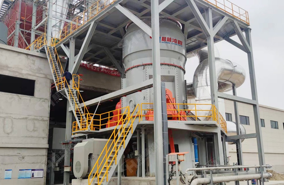 鈦礦立磨客戶案例：福建客戶采購三臺(tái)HLM1700鈦礦立磨用于粉磨鈦精礦