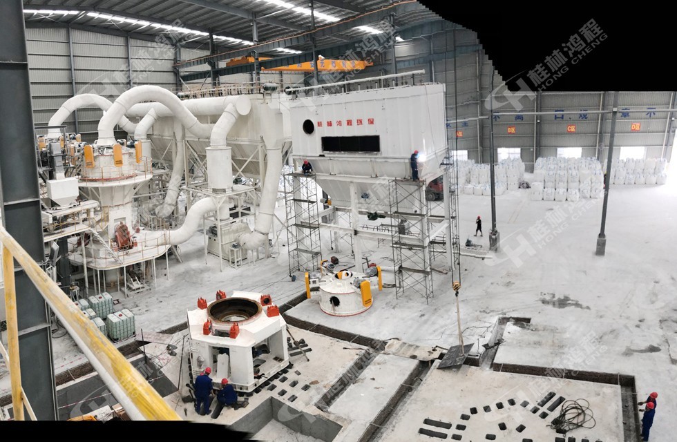 桂林鴻程兩條HLMX1300超細立磨生產線有序安裝中